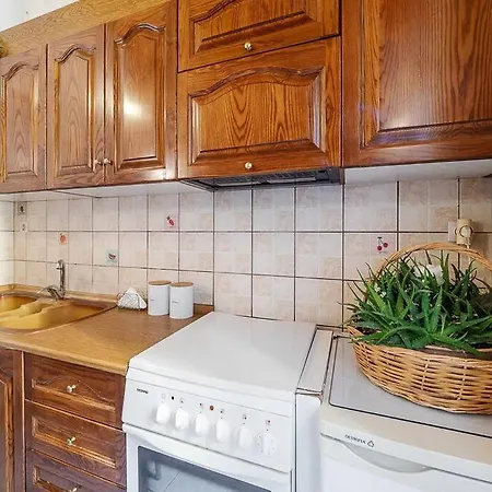 George Stone Apartment *