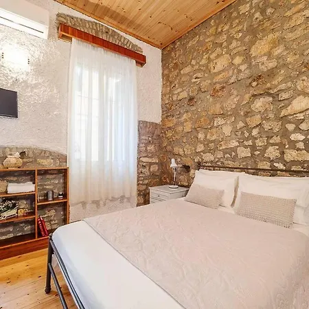 George Stone Apartment *