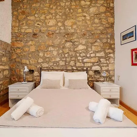 Apartment George Stone